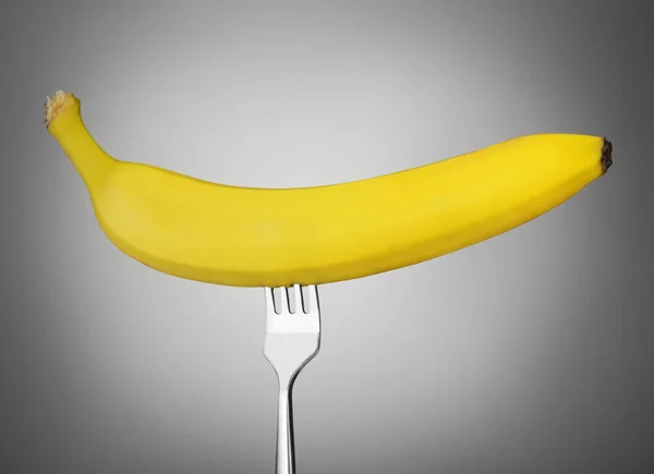 Banan på en gaffel — Stockfoto