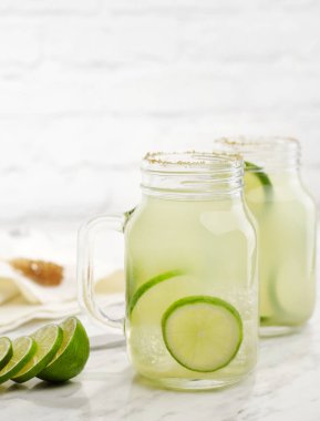 Kavanoz taze limonata