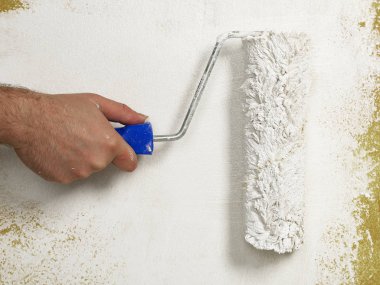 Duvarı boyamak