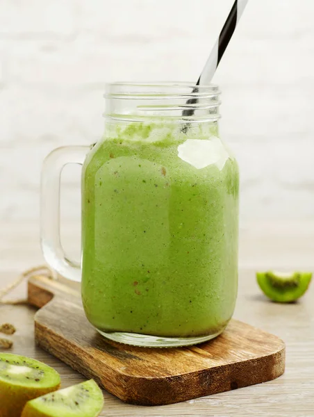 Kiwi-Smoothie im Glas — Stockfoto