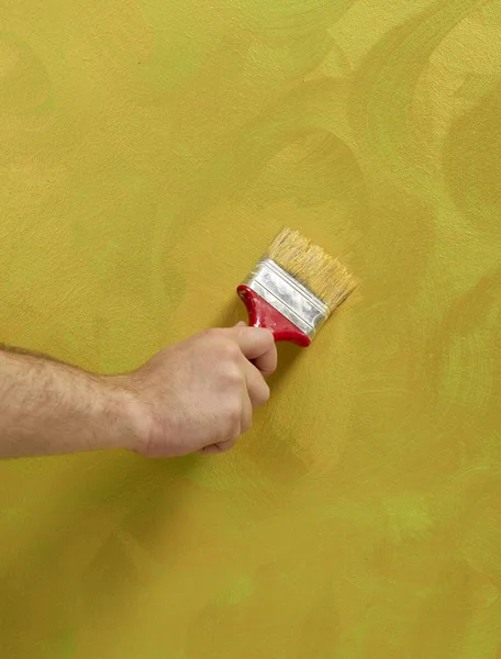 Ev ressam boya fırçası ile — Stok fotoğraf