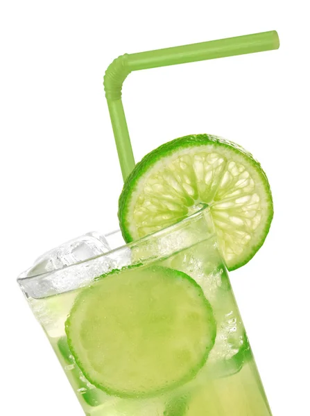 Mojito close-up op wit — Stockfoto