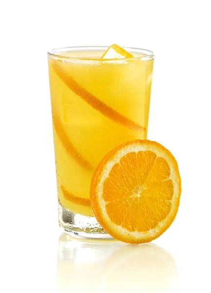 Pomarańczowy koktajl na biały — Zdjęcie stockowe
