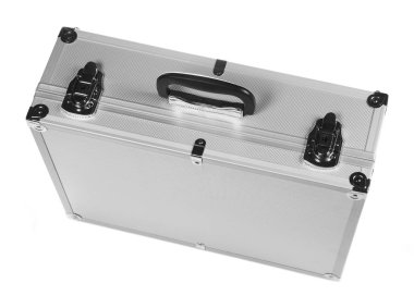 Beyaz üzerine metal kasa