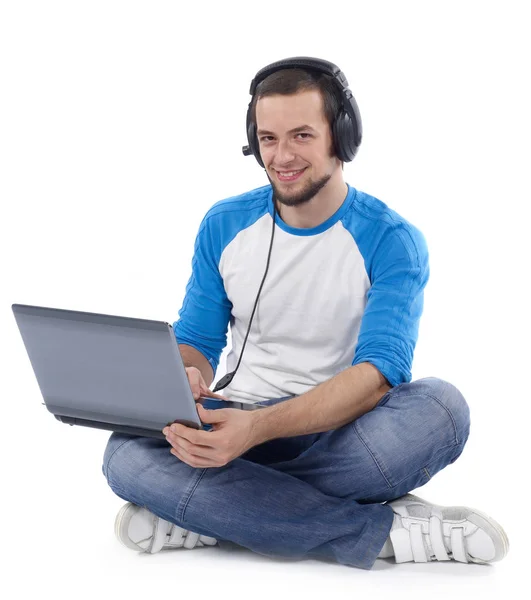 Estudante com laptop e fones de ouvido — Fotografia de Stock