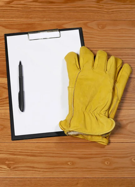 Schránky a pracovní rukavice — Stock fotografie