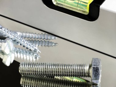 Düzeyi ve vidalar yakın çekim