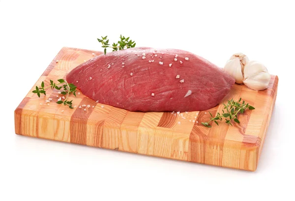 Теляче м'ясо з приправами — стокове фото
