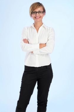 kadın mavi zemin üzerine