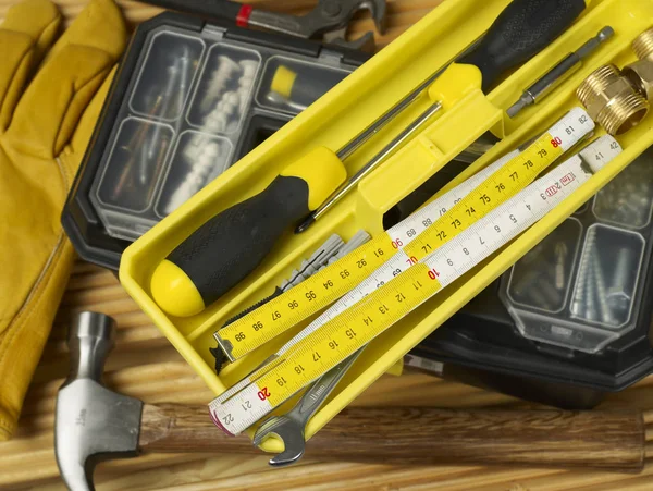 Caja de herramientas y guantes de protección — Foto de Stock