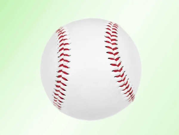 Бейсбол на зеленом фоне — стоковое фото