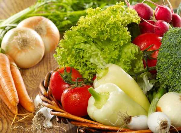 Verduras sobre la mesa —  Fotos de Stock