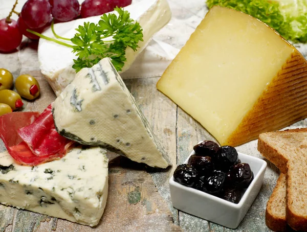 Cheese plate close-up — Stock Photo, Image