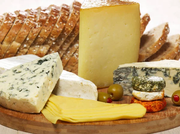 Cheese plate close-up — Stock Photo, Image