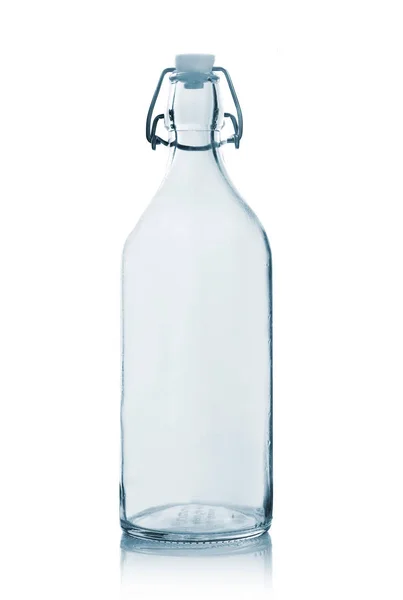 Άδειο μπουκάλι σε λευκό — Φωτογραφία Αρχείου