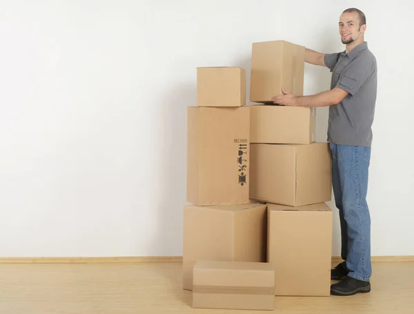 Delivery guy with boxes — Stock Photo, Image