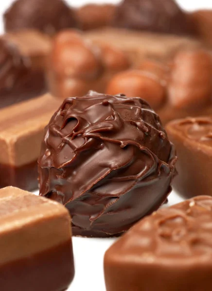 Chocolade snoep op wit — Stockfoto