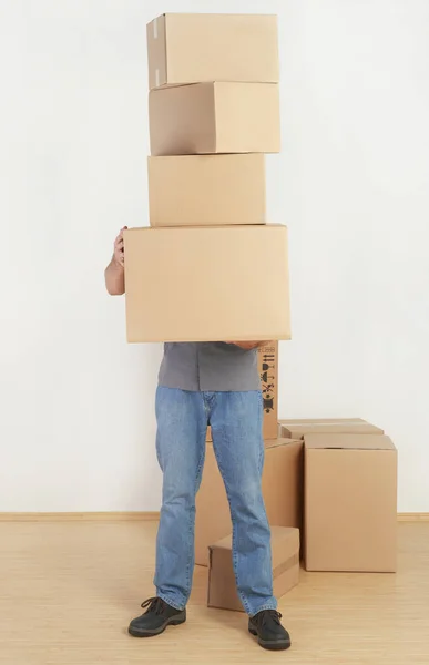 Verhuisdozen stapelen — Stockfoto