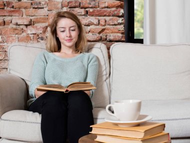 bir kitapla rahatlatıcı