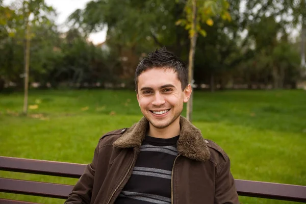 Jovem alegre — Fotografia de Stock