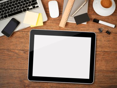Ofis masasında dijital tablet