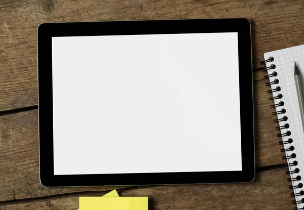 Ahşap üzerine dijital tablet