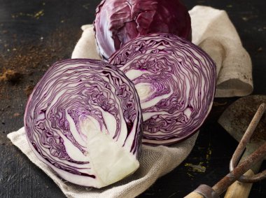 Ev kırmızı lahana büyüdü