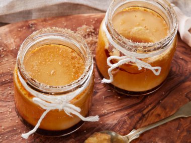 Ahşap üzerine Panna cotta