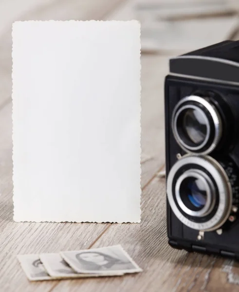 Old photo and vintage camera — Stock Photo, Image