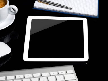 Ofis masasında dijital tablet