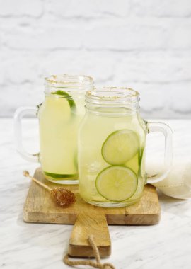 Taze limonata ve kireç