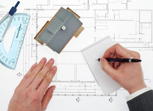 Arquitecto tomando notas — Foto de Stock