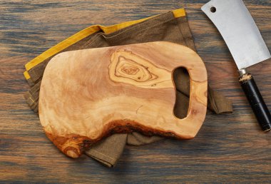 Kesme tahtası ve cleaver ahşap tablo