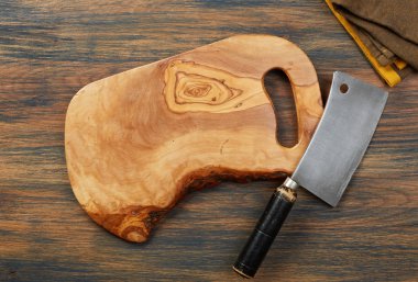 Kesme tahtası ve cleaver ahşap tablo