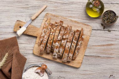 Yukarıdan taze rustik ekmek