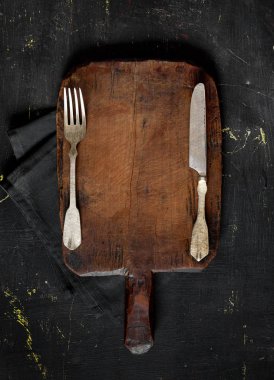 Çatal, bıçak ve kesme tahtası