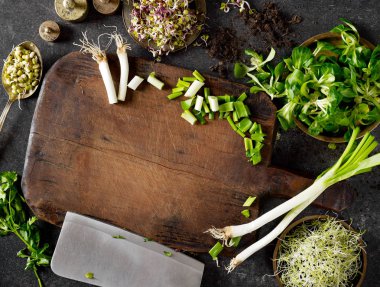 Kesme tahtası, satır ve Yeşiller