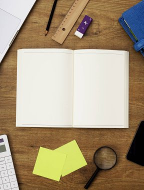 Masa üstünde boş defter