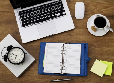 Özel tertipçi üstünde okul sırası