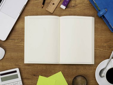 masa üstünde defter