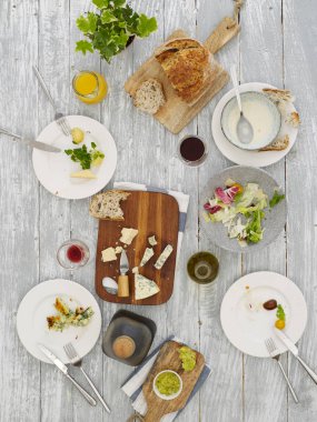 Tabakların yemek masası