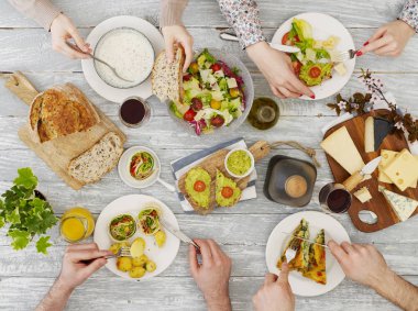 Yukarıdan yemek halkı görüntülemek