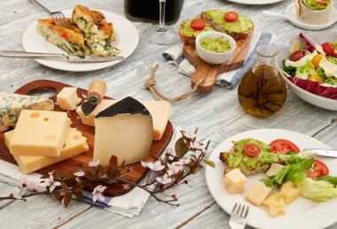 Peynir çeşitleri ve mezeler