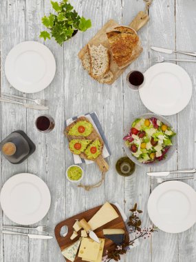 Tabakların yemek masası