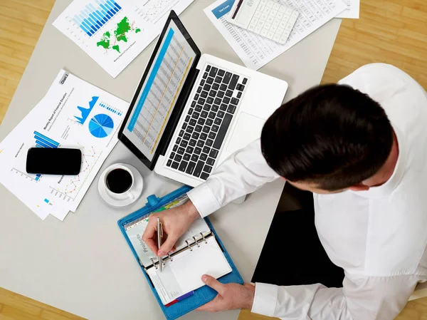 Hombre Trabajando Datos —  Fotos de Stock