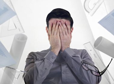 Onun masasında yorgun işadamı