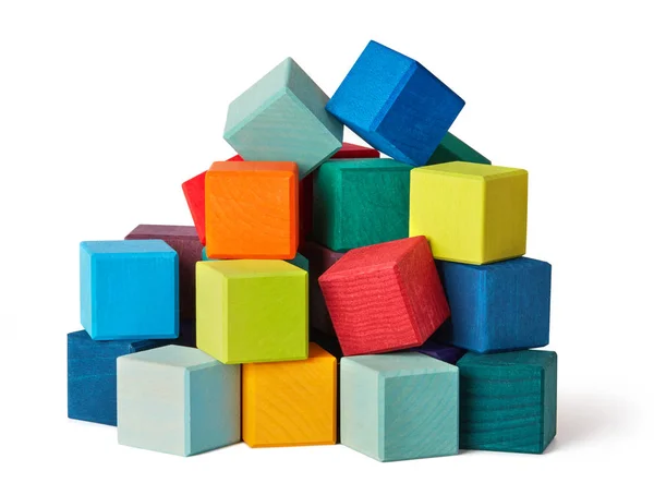 Mehrfarbige Holzspielzeugklötze stapeln sich — Stockfoto