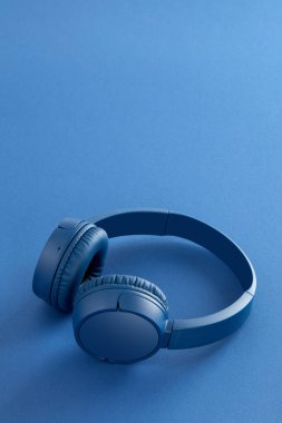 Wireless headphones clipart