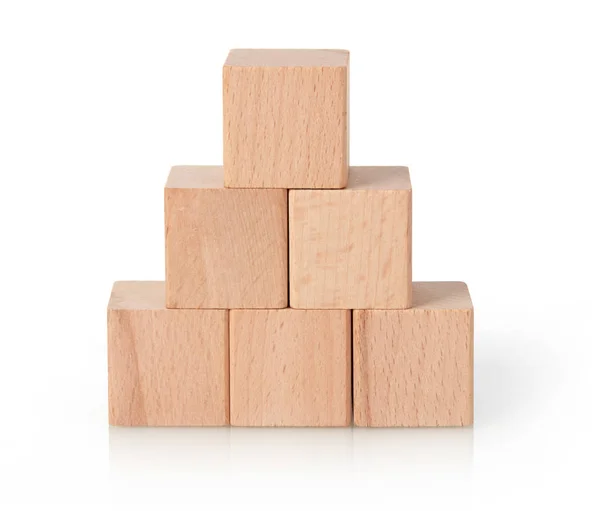 Holzwürfel-Pyramide — Stockfoto