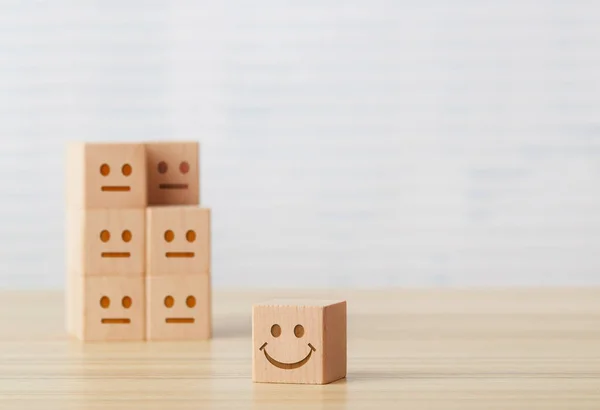 Smiley Face Wooden Cube — Stock Photo, Image